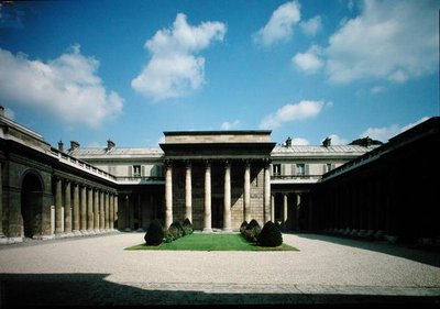 منظر لساحة فندق دي سالم ، قصر ليجون ديونور ، بني 1782-87 بواسطة بيير الثاني روسو